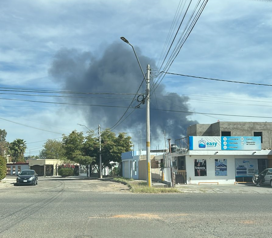 Se incendia bodega cercana al bulevar Ganaderos en Hermosillo