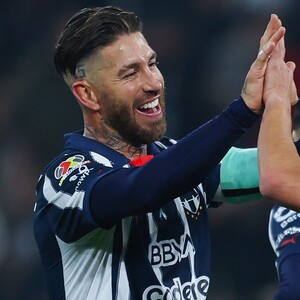 Sergio Ramos anota su primer gol en la victoria de Rayados ante Santos Laguna