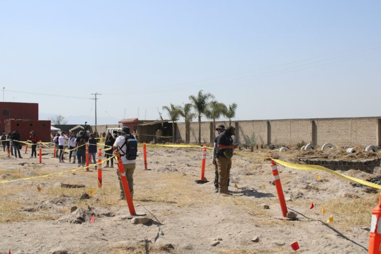 Sin organización, Fiscalía de Jalisco abrió rancho en Teuchitlán a buscadores y prensa