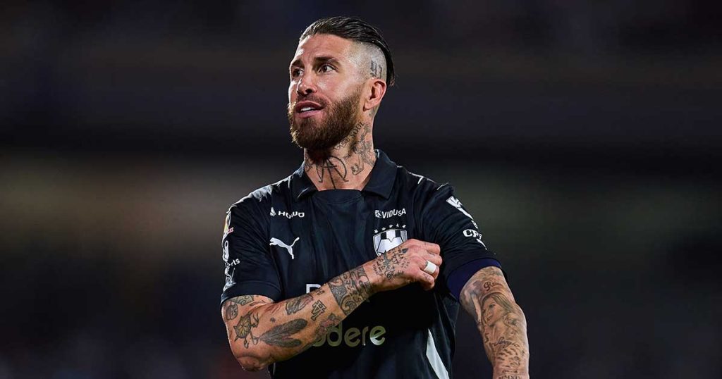 Tunden a Sergio Ramos y él se burla de su expulsión