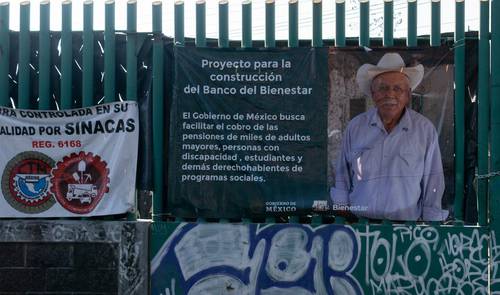 Aunque se viole la ley, sindicatos insisten en colocar carteles en obras