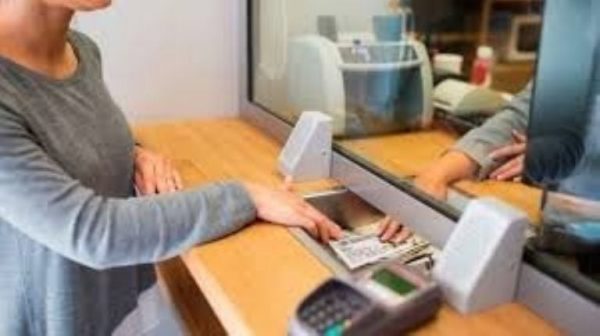 BBVA y Banamex aplicarán cobro de entre 12 y 14 pesos a usuarios