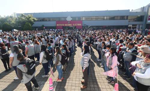 Capacitadores electorales enfrentan suspicacia y negativa de la población