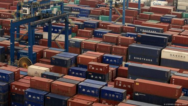 China condena el "acoso económico" de EE.UU.