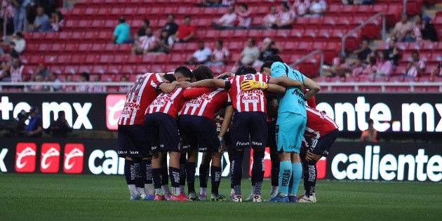 Chivas lanzó oferta por jugador del PSV para el Apertura 2025
