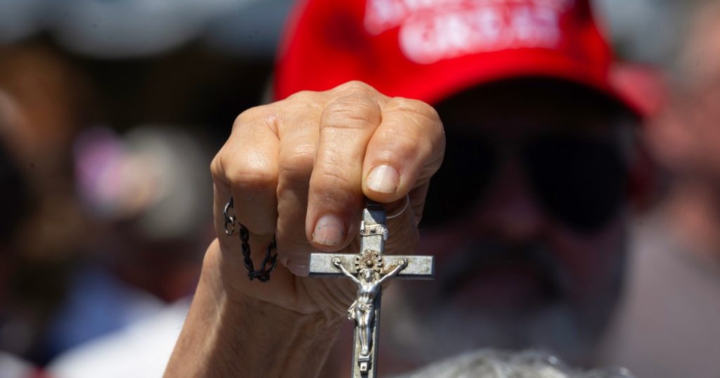 El gobierno de Trump quiere que los empleados del Departamento de Estado reporten “sesgo anticristiano” en el trabajo