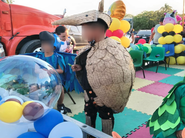El ‘Niño Armadillo’ conquista las redes con su increíble disfraz de petate