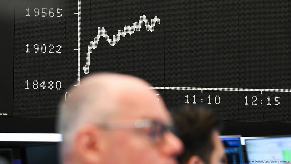 Europa adelanta caídas del 4 % el día en el que entran en vigor los aranceles