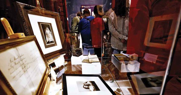 Evocan legado de Antonieta Rivas Mercado