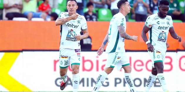 Guardado pone al León en el tercer puesto