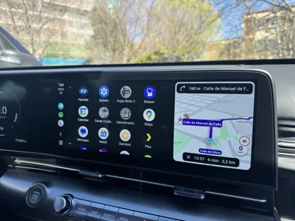 Jugar a pantalla completa en Android Auto es genial. Ojalá Google usara esa característica para desbloquear esta función prohibida