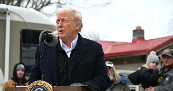 La administración Trump niega fondos de FEMA a estados gobernados por demócratas
