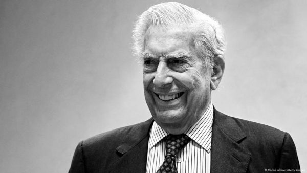 Latinoamérica y Europa lloran la muerte de Vargas Llosa