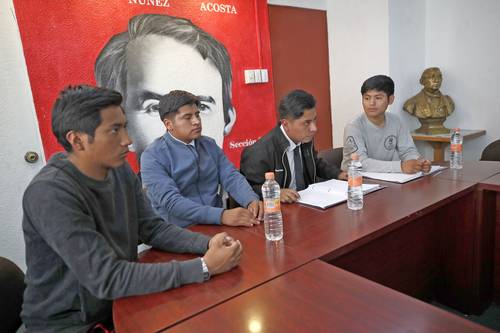 Levantan su plantón en el Zócalo los estudiantes de la Normal de Tenería