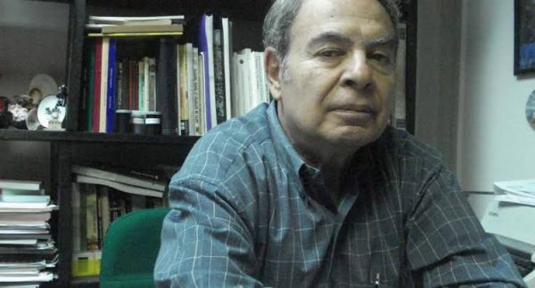 Luis Enrique García recibe el galardón “Abigael Bohórquez” 