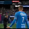 Molesto con Vicente Sánchez por salir de cambio en Cruz Azul: así captó la cámara a Mateusz Bogusz