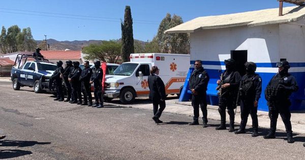 Niño maneja camioneta Ford Explorer y muere tras volcar la unidad