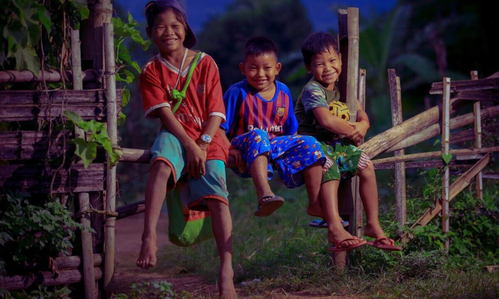 Niños y niñas atrapados en la crisis de los artefactos sin estallar