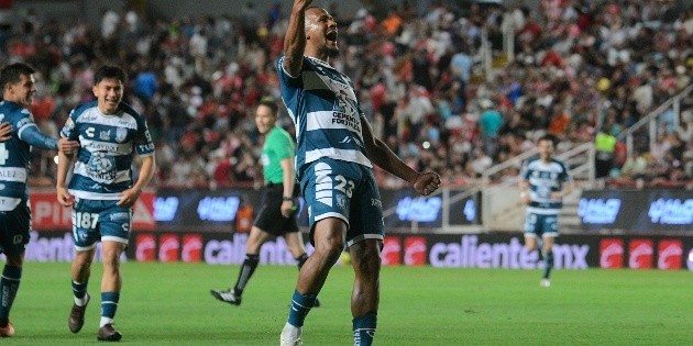 Pachuca vence a Necaxa en feria de goles
