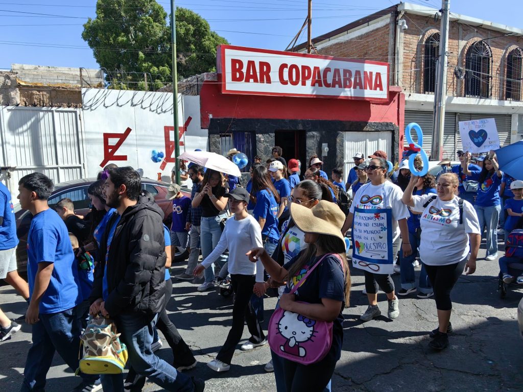 Realizan caminata por el autismo en Hermosillo con participación de más de 8 mil personas | Radio Sonora