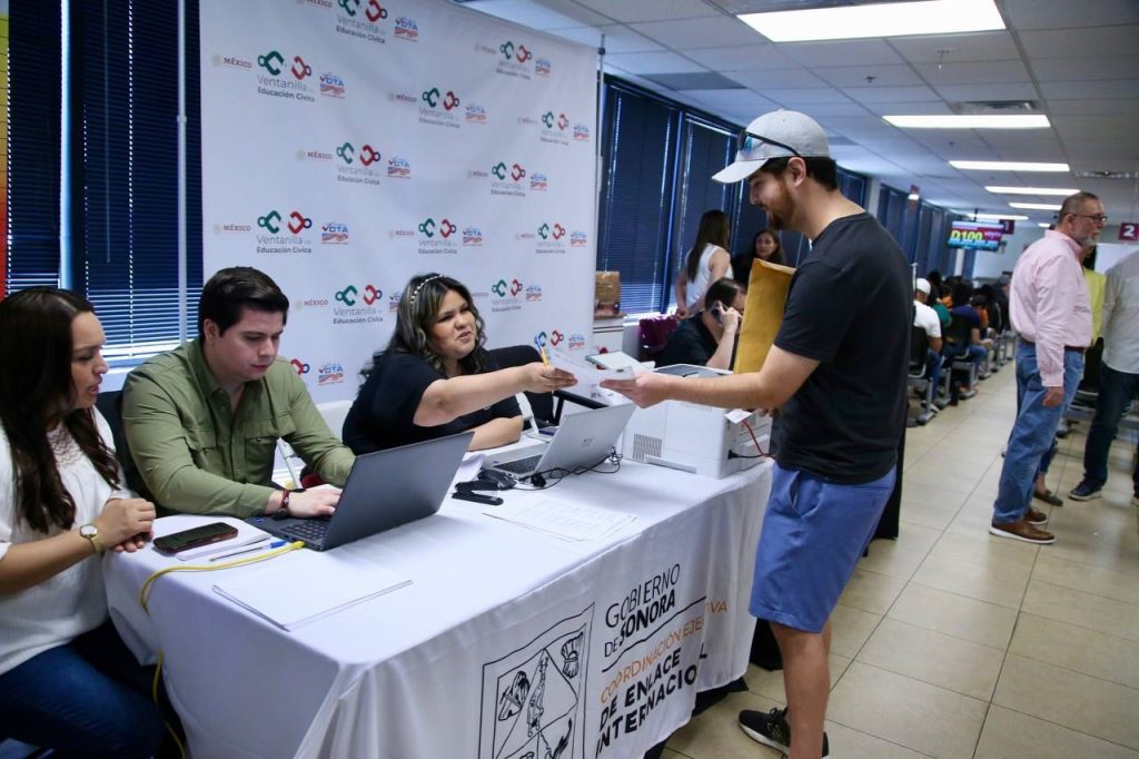 Se beneficia a más de 400 sonorenses en Phoenix con Jornada de Servicios Gubernamentales