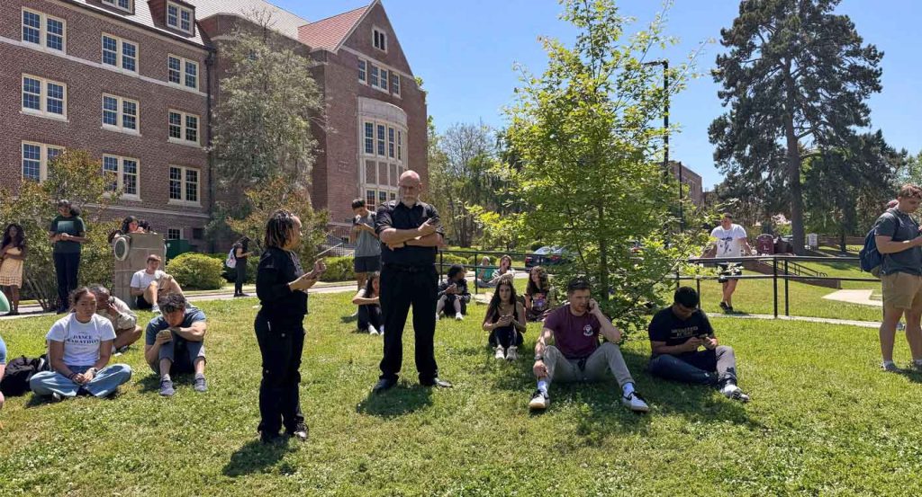 Tiroteo en universidad de Florida deja lesionados, hay un detenido