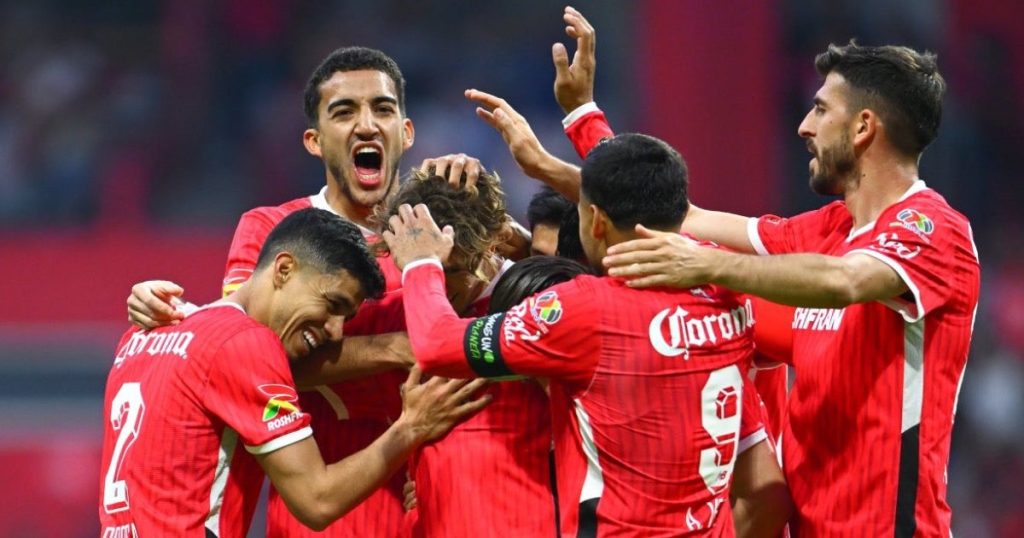 Toluca derrota a Santos... pero desaprovecha ser nuevo líder