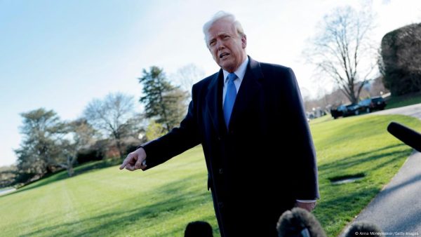 Trump sugiere alivio arancelario a China si vende TikTok