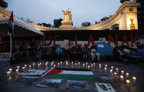 Académicas ayunan 24 horas en el Hemiciclo a Juárez en pro de Palestina