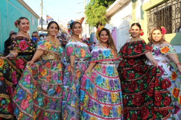 Chiapanecas y Parachicos: el traje típico de Chiapas