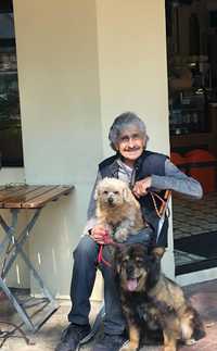 Defraudan sus socios a adulto mayor, propietario de salones de belleza