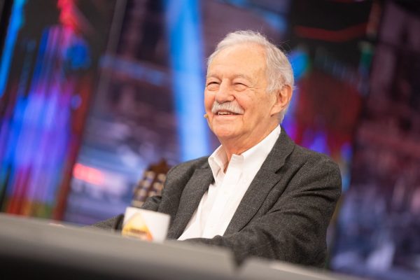 Eduardo Mendoza: Medio siglo de fiesta