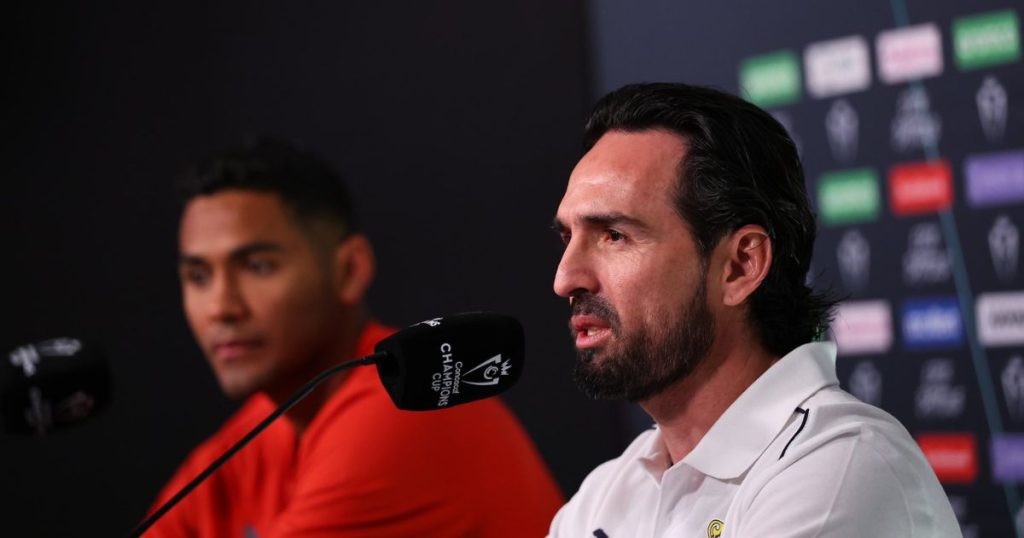 Fernando Hierro rompe el silencio por primera vez sobre su salida de Chivas y Óscar García Junyent