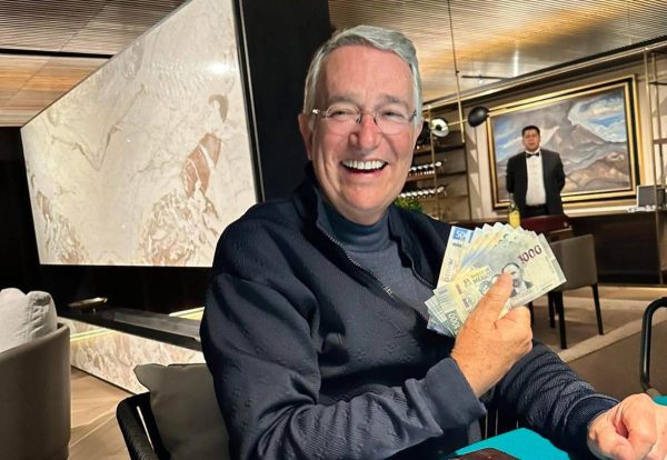 Grupo Salinas oculta información financiera de TV Azteca