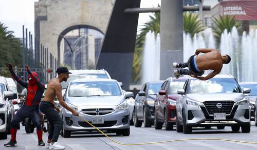 Hombre araña contra maromeros
