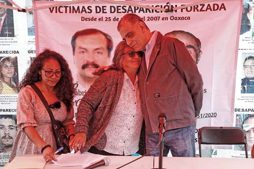 Honran a luchadores sociales desaparecidos