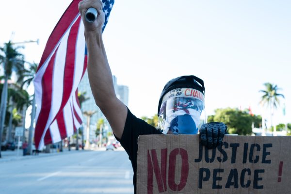 Las protestas contra Trump y la crisis de la democracia neoliberal en EU