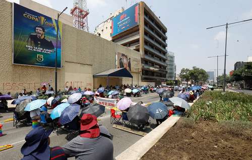 Octavo día de marchas del magisterio: cierran accesos a Afore, bancos y al SAT