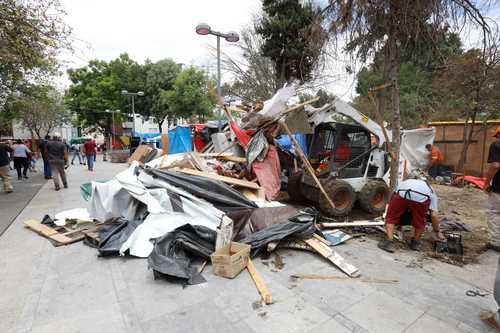Retiran campamento migrante del parque Guadalupe Victoria
