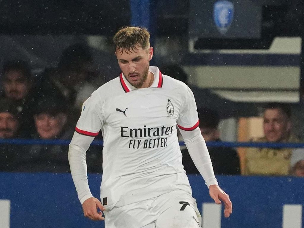 Santiago Giménez está a nada de su primer título con el Milan: ¡Va por la Coppa Italia!