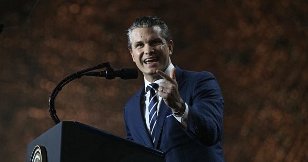 Sobre la protección de información clasificada, Pete Hegseth elige una pelea que no puede ganar