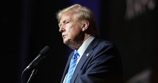 Soy experto en corrupción, y nunca he visto una estafa tan descarada como la cena de Trump con la criptomoneda meme