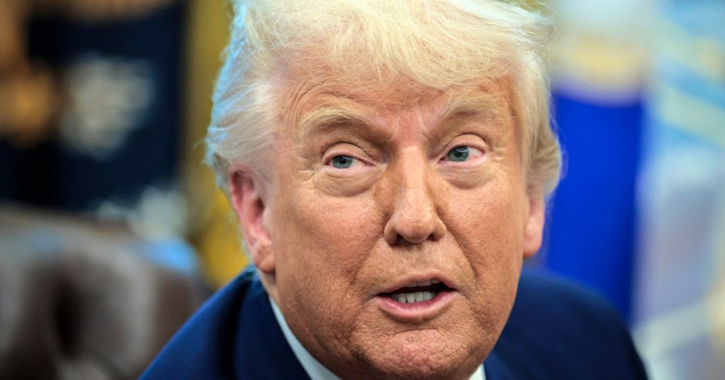 Trump está intentando una nueva estrategia desesperada para retaliar contra Harvard