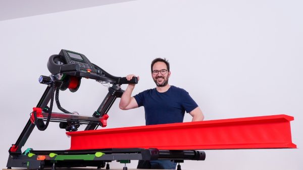 Youtuber español convierte una cinta de correr en una impresora 3D capaz de fabricar objetos «sin límite de longitud» teórica