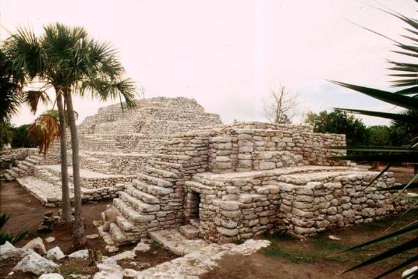 Zona arqueológica Xcambó, ruinas mayas entre salineras