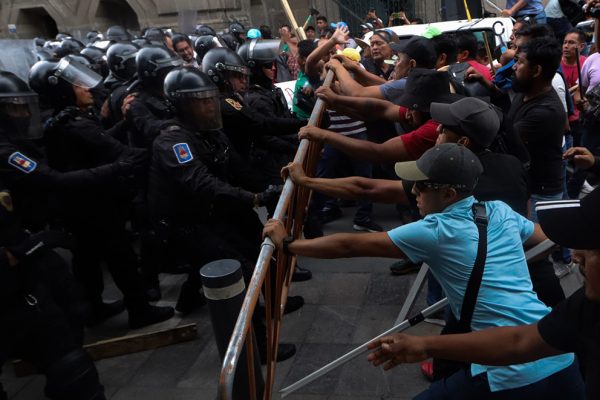 CNTE: el paro y las negociaciones continúan