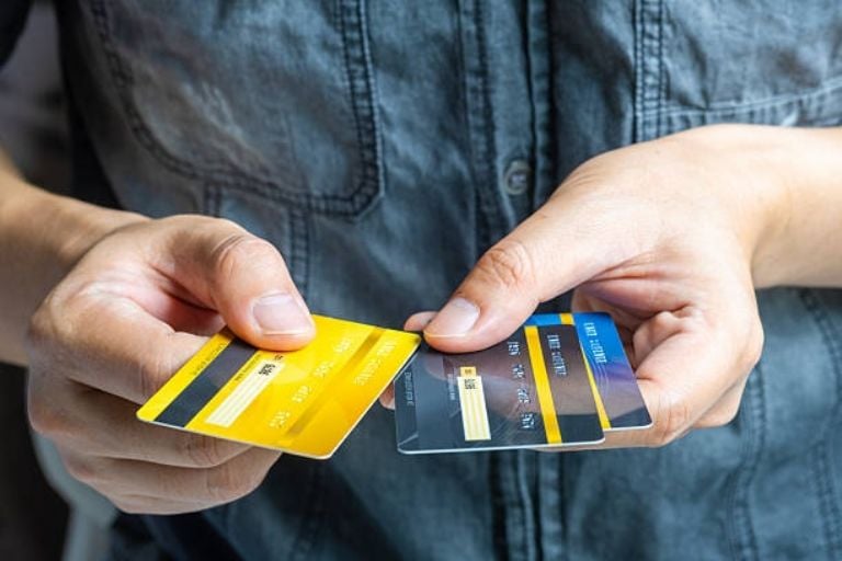 ¿Cuánto es lo máximo de dinero que puedes tener en tu tarjeta de débito en 2025?