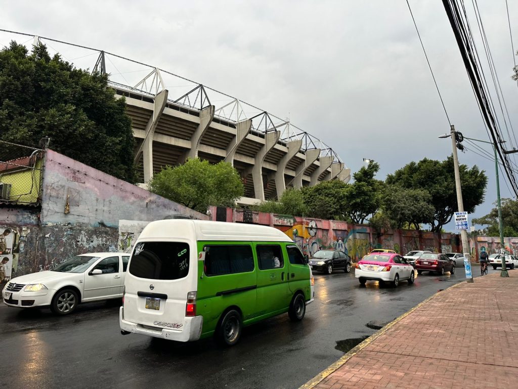 Delincuencia y desorden vehícular: así viven los vecinos aledaños al Estadio Azteca a un año del Mundial