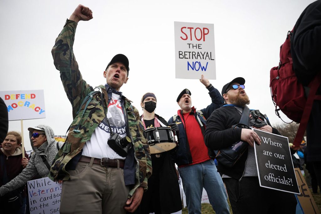 La promesa rota de Trump a los veteranos les costará caro a los republicanos