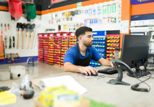 “Ley Silla” ya es obligatoria || Empresas deberán garantizar descansos con asiento durante jornada laboral